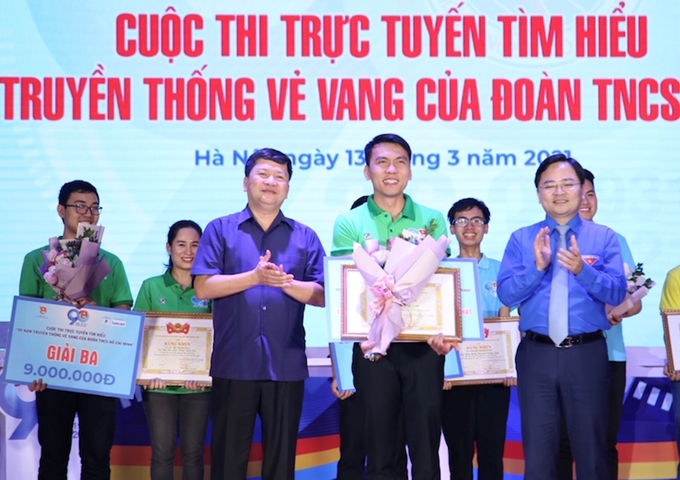 Plus de 3,7 millions de participants au concours d’étude sur l histoire de l Union de la jeunesse communiste Hô Chi Minh